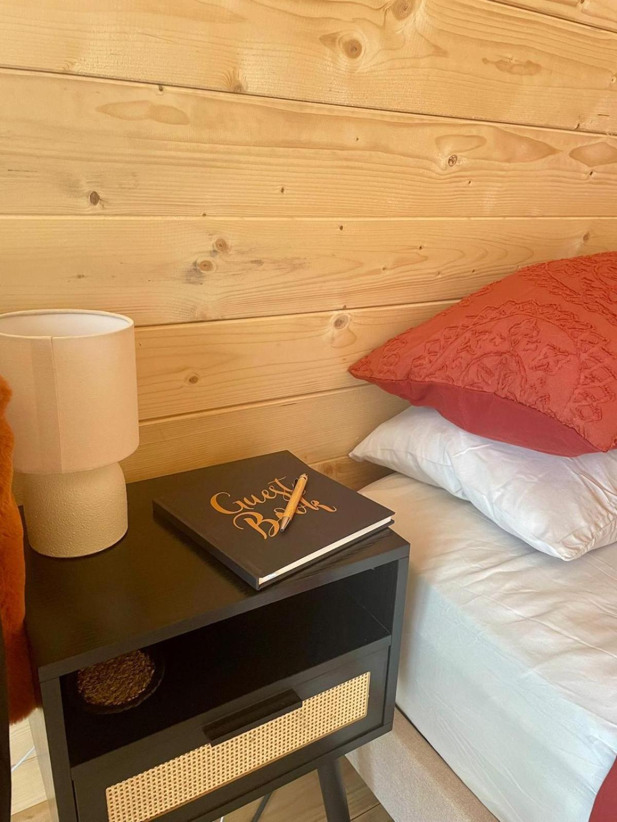 Coedydd - Woods Apartment Bridgend  Ngoại thất bức ảnh